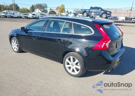 2016 Volvo V60 T5 Drive-E Premier z USA, uszkodzony, nr VIN YV140MEK0G1291486